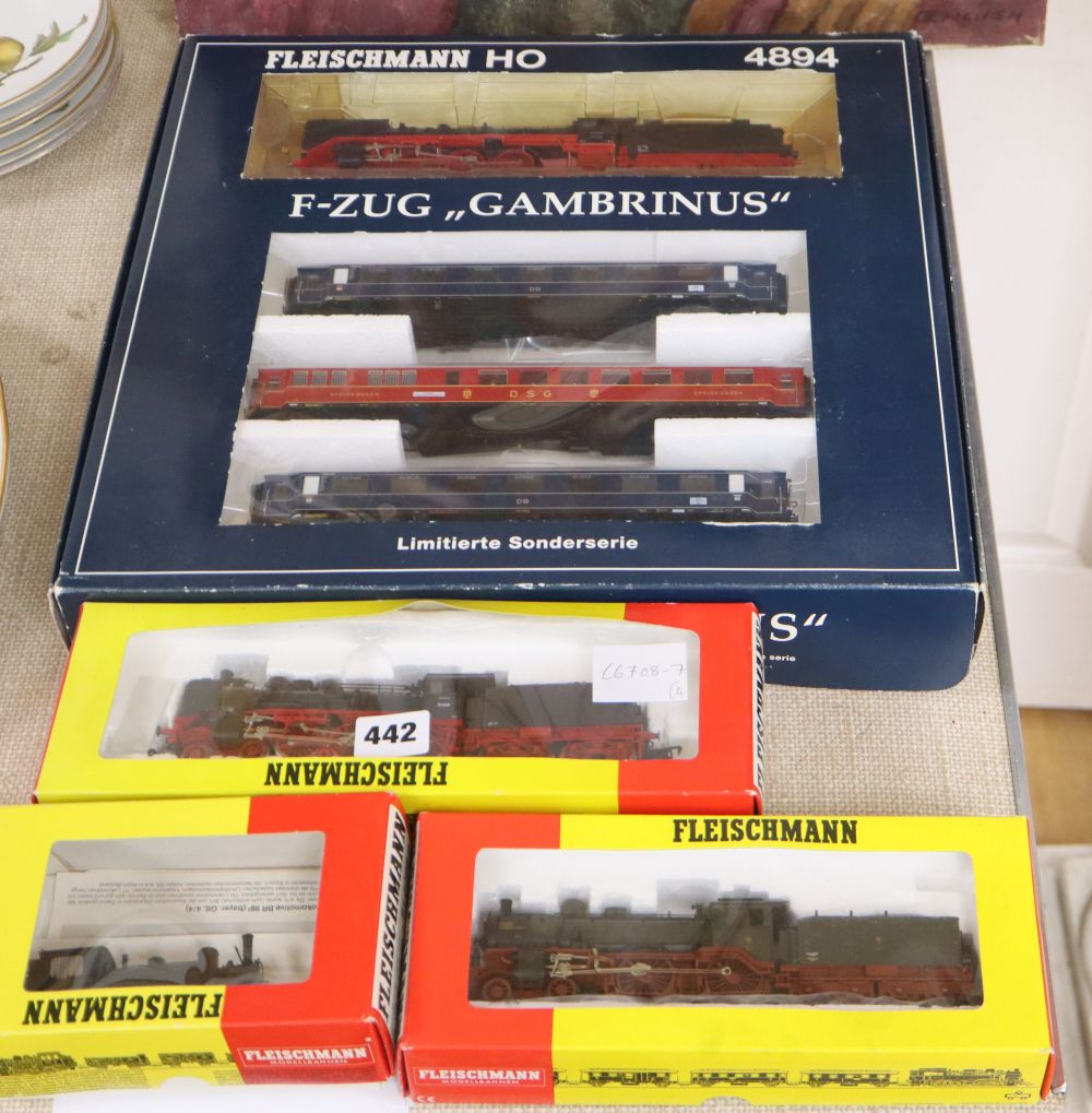 Fleischmann boxed HO 4894 set, 4828 and 4160 locos and tenders, 814098 tank loco